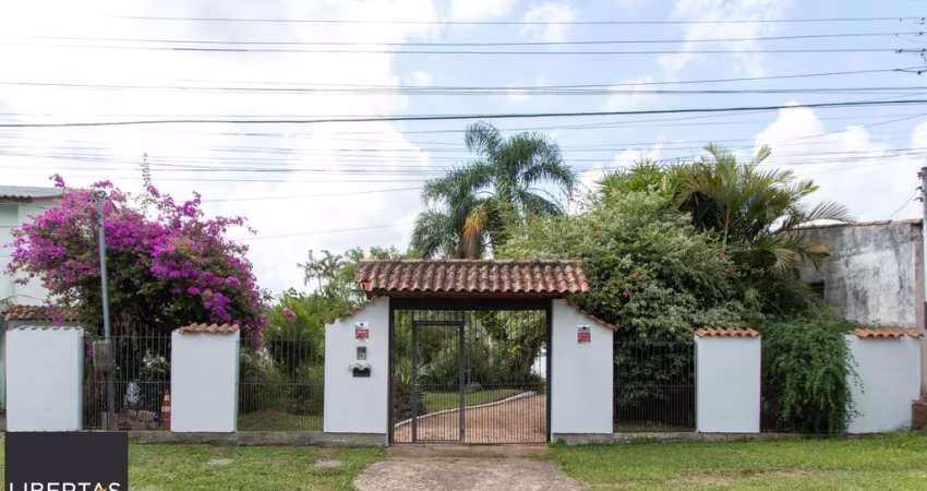Casa em Vila Nova, Porto Alegre! Com 160m² de área privativa e um total de 899m²