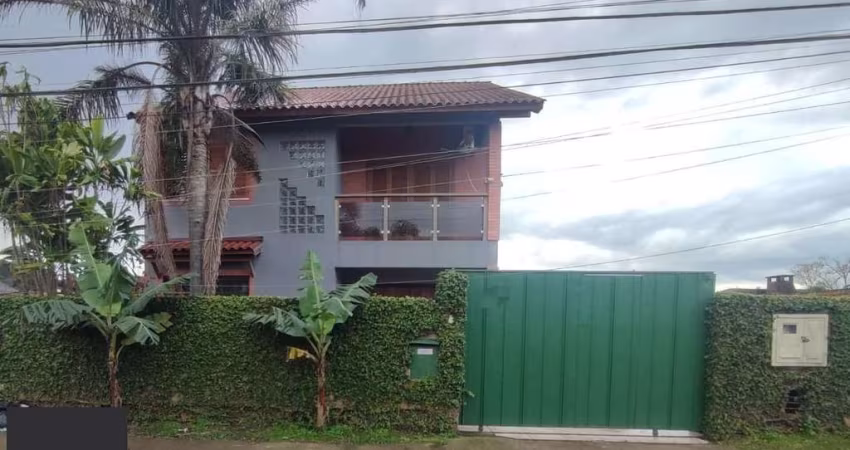 Casa no bairro Hipica - 3 dormitórios