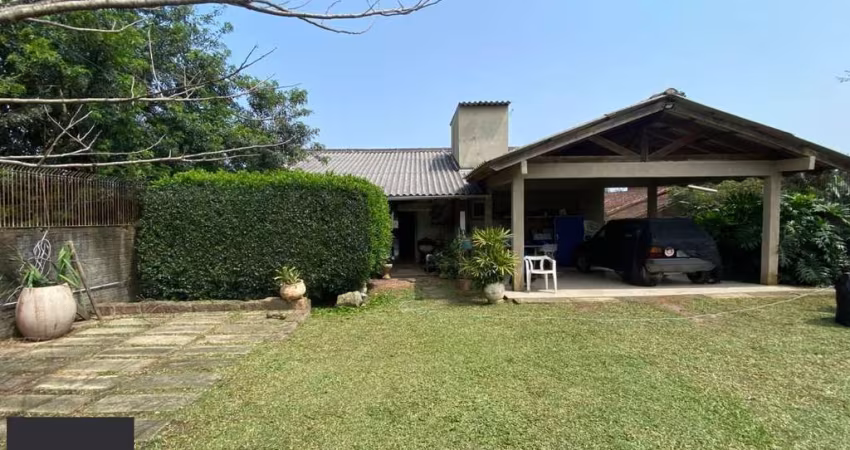 Casa no bairro Hípica - 3 dormitórios