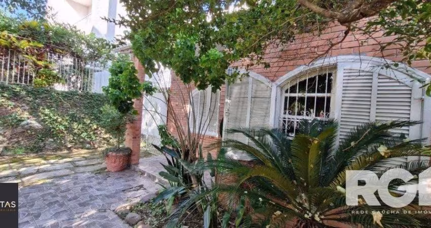 Ótima Residência de três dormitorios na Glória