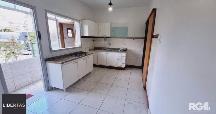Apartamento com 3 dormitórios, 1 vaga coberta, no bairro Petrópolis, em Porto Al