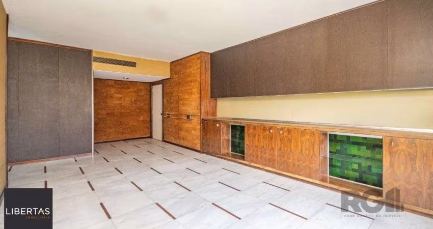 Apartamento Imenso no Bairro Petrópolis! 232m2 privativos e 3 vagas de garagem