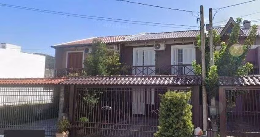 Casa no bairro Hípica - 3 dormitórios