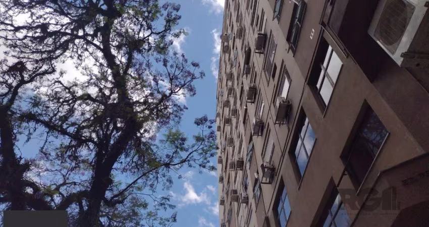 Ótimo apartamento 01 dormitórios com 53,50 m² - com churRasqueira no CENTRO HIST