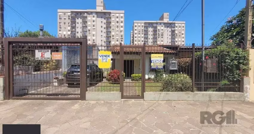 Casa com 4 quartos à venda na Rua Teotônia, 313, Camaquã, Porto Alegre