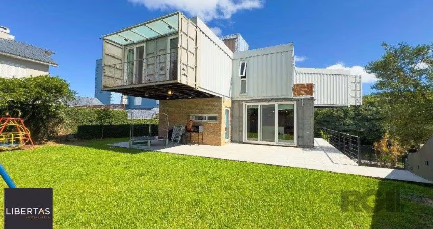 Casa para Venda - 315m², 3 dormitórios, sendo 1 suites, 2 vagas - Teresópolis