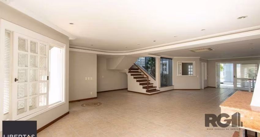 BELO SOBRADO, 3 QUARTOS, 1 SUITE, PISCINA, 320m² PRIVATIVOS - TRISTEZA