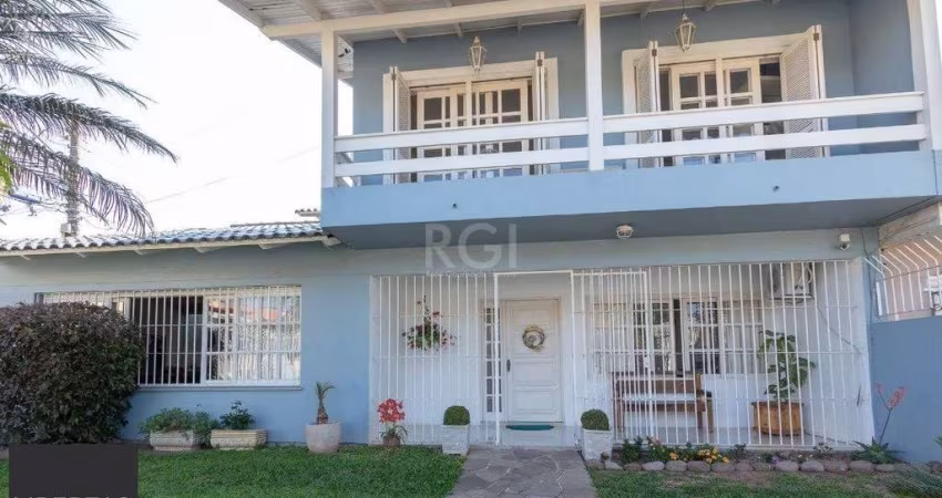 Casa para Venda - 256.5m², 3 dormitórios, sendo 1 suites, 2 vagas - Espirito San