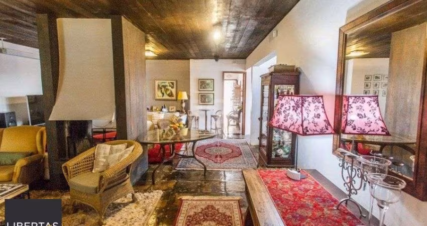 Casa para Venda - 400m², 3 dormitórios, sendo 1 suites, 5 vagas - Cristal
