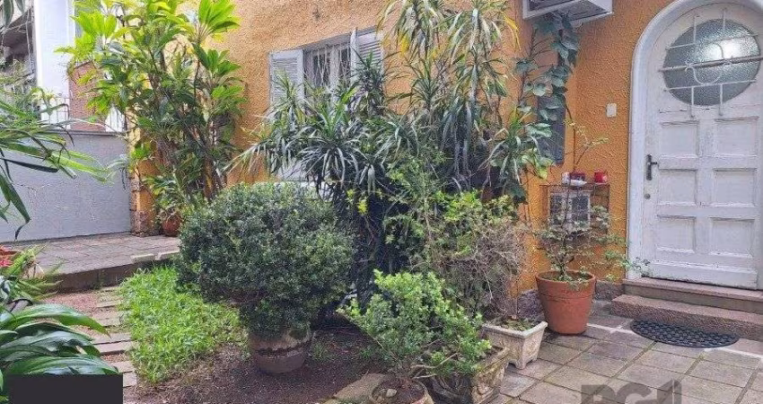 Casa 3 dormitórios à venda Petrópolis Porto Alegre/RS