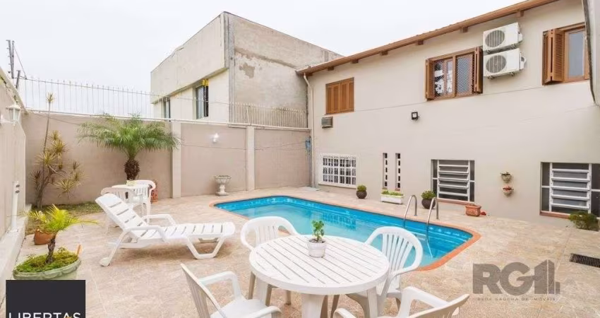 Casa 4 dormitórios no bairro Espírito Santo