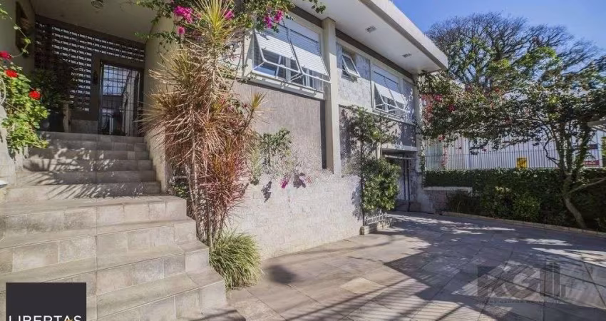 Casa de 4 dormitórios no bairro Glória