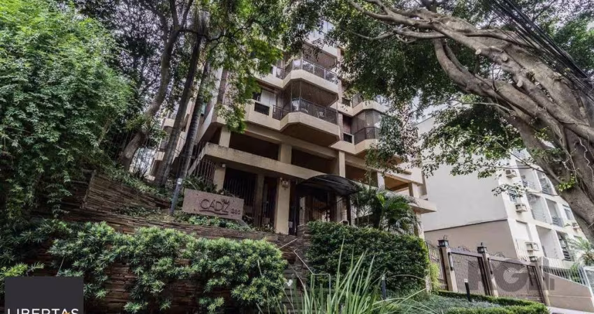 Apartamento de três quartos, suíte e duas vagas de garagem no bairro Mont Serrat