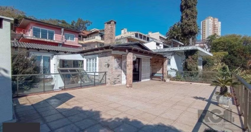 Casa para venda com 4 dormitórios no bairro Cristal