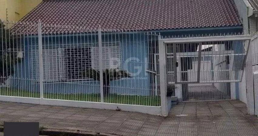 Casa para Venda - 249.86m², 3 dormitórios, sendo 1 suites, 4 vagas - Medianeira