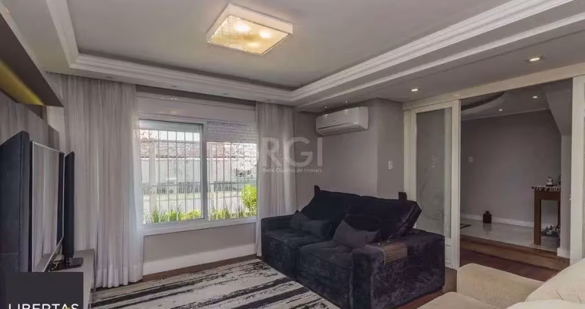 Casa à venda - 230m², 4 quartos, sendo 2 suítes, churrasqueira,  piscina e 03 va