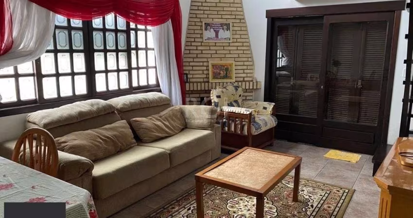 Casa para Venda - 330m², 6 dormitórios, 3 vagas - Cavalhada
