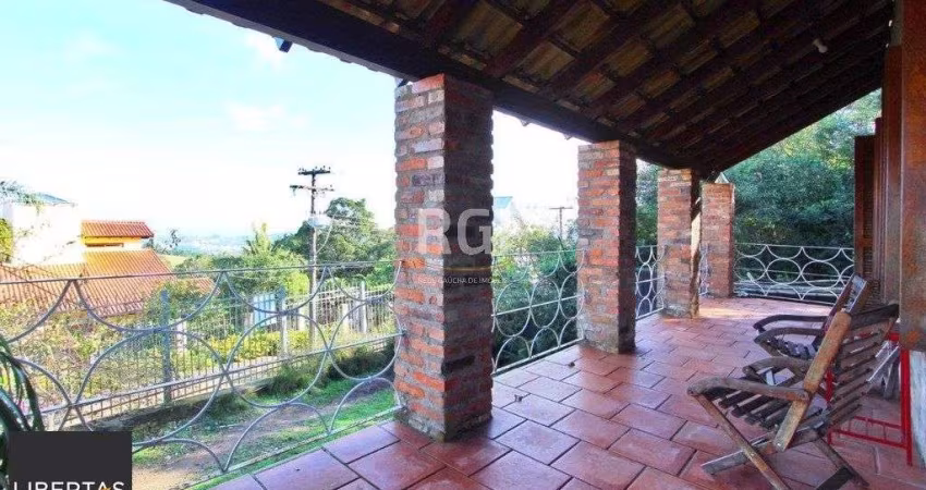 Casa para Venda - 269.06m², 4 dormitórios, sendo 2 suites, 5 vagas - Teresópolis