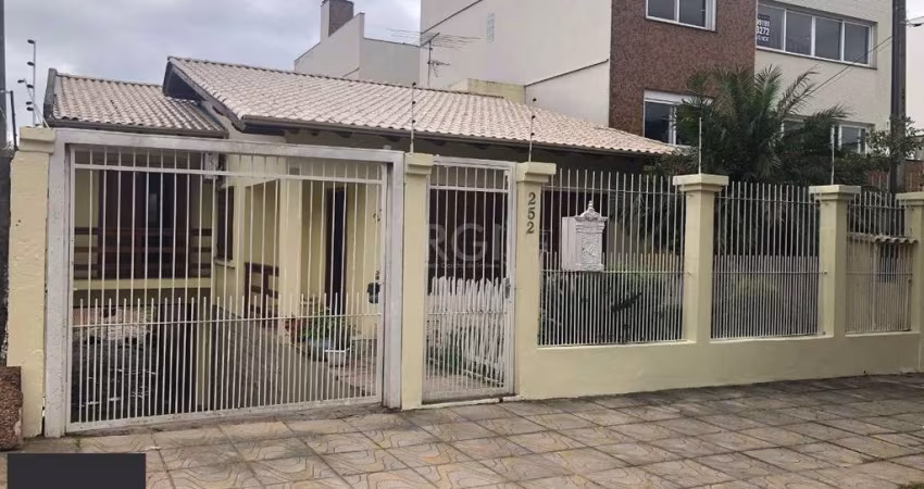 Casa para Venda - 227m², 4 dormitórios, sendo 1 suites, 3 vagas - Chácara das Pe