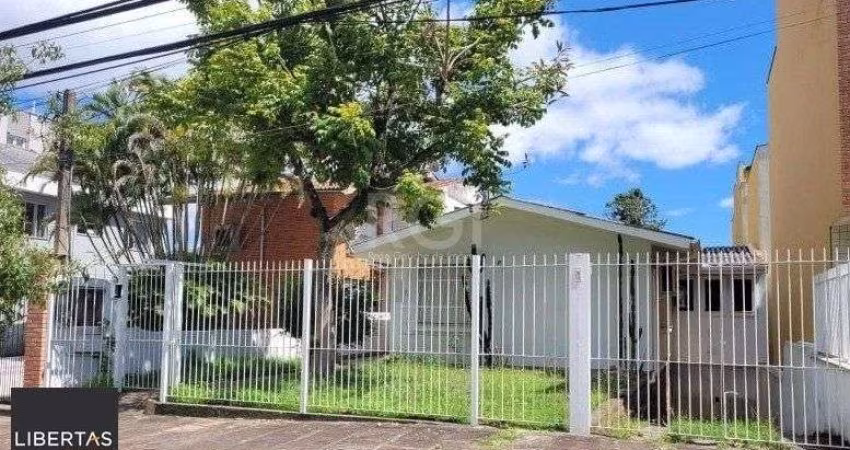 Casa Residencial ou comercial. Com 205 m²  de área útil, 3 dormitórios