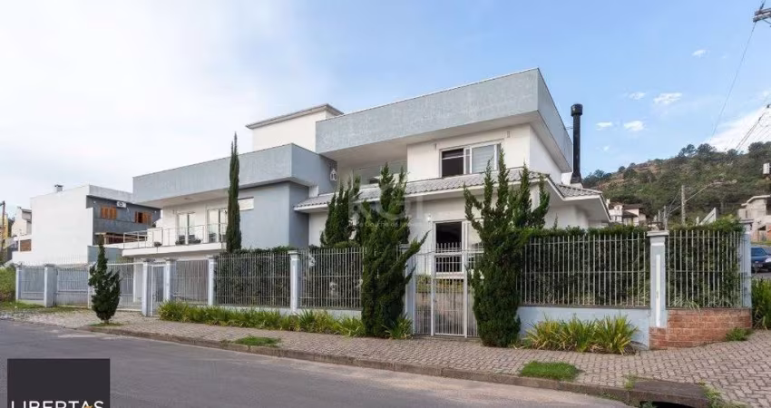 Casa para Venda - 377m², 4 dormitórios, sendo 3 suites, 3 vagas - Guarujá