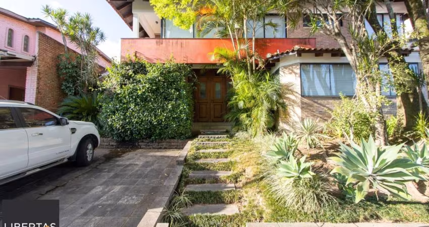 Excelente Casa em Condominio Fechado com 440,60m Dormitórios, sendo 2 Suítess