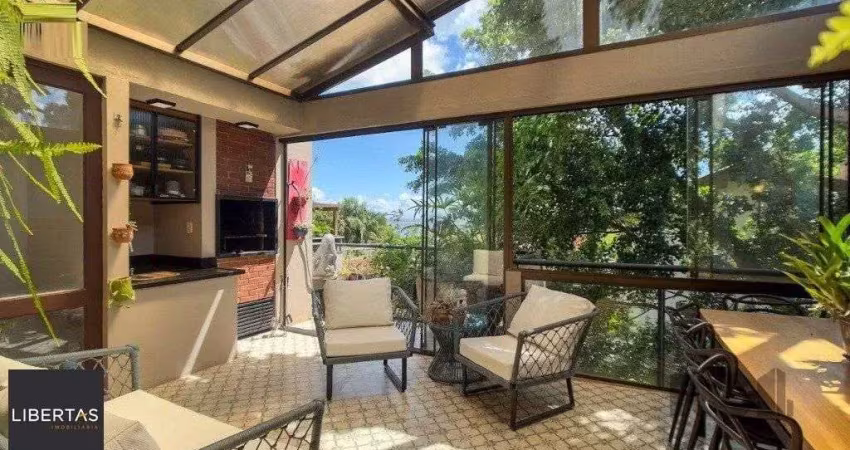 Vende-se ampla casa em condomínio com 3 dorm sendo 2 suítes, com 2 vagas e terra