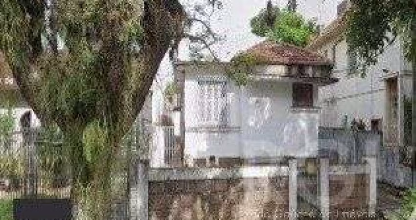 Casa para Venda - 330m², 3 dormitórios, 3 vagas - Petrópolis