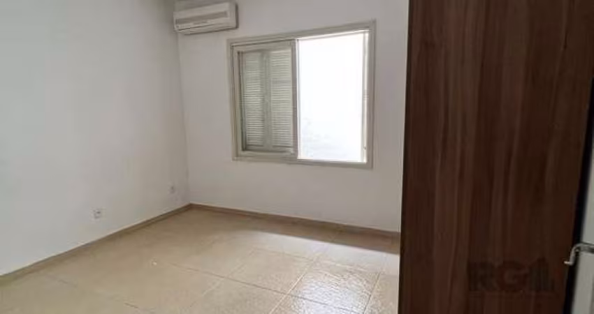 Casa 4 dormitórios à venda Petrópolis Porto Alegre/RS