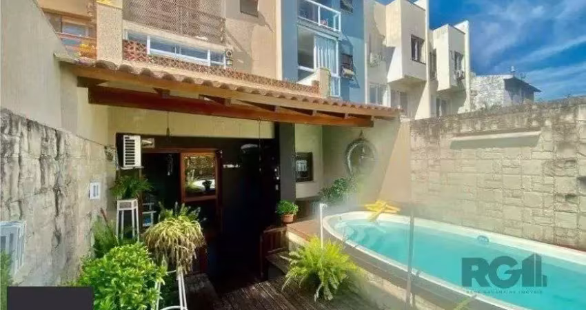 Casa de alvenaria, 3 dormitórios, 3 suítes, piscina.
