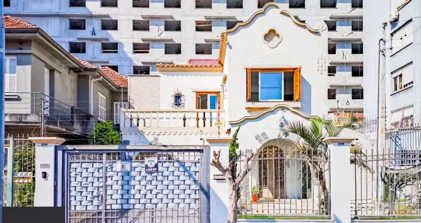 Casa com piscina e 5 vagas em frente ao zaffari na luiz afonso