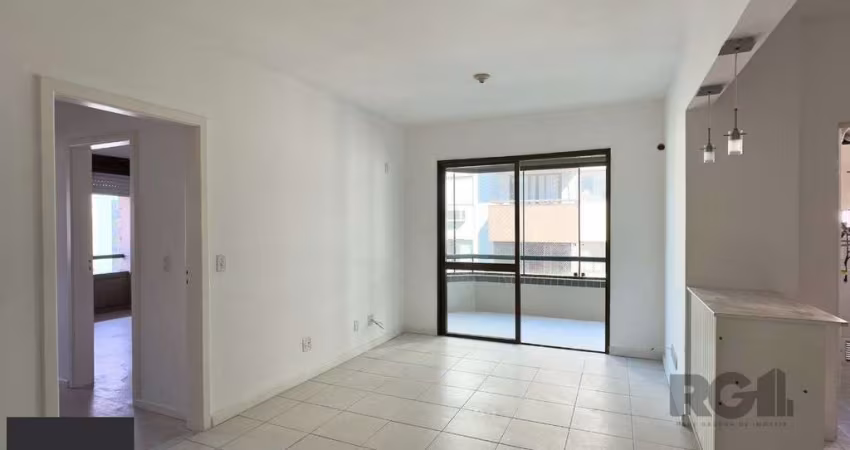 COBERTURA COM 174M², DE FRENTE, 3 DORMITÓRIOS, EM ÓTIMA LOCALIZAÇÃO NO MENINO DE