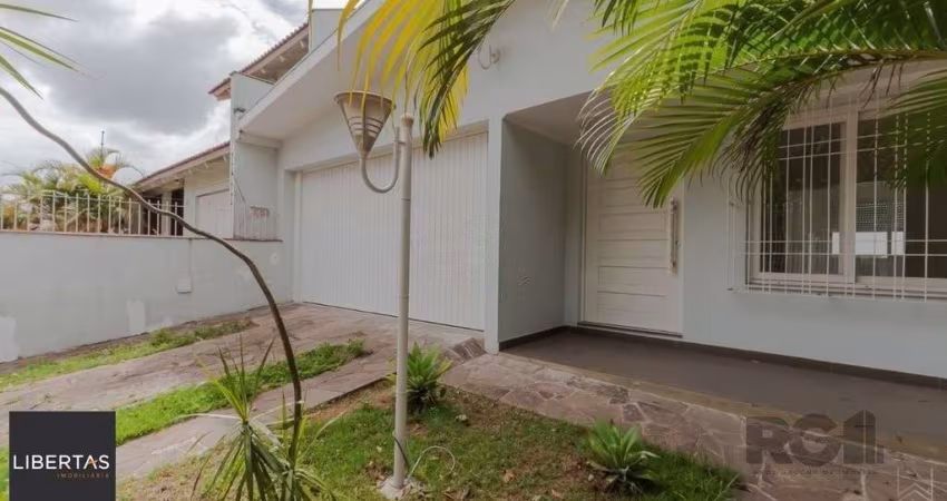 Casa 03 quartos, 02 vagas,próxima à Assis Brasil e Sertório.