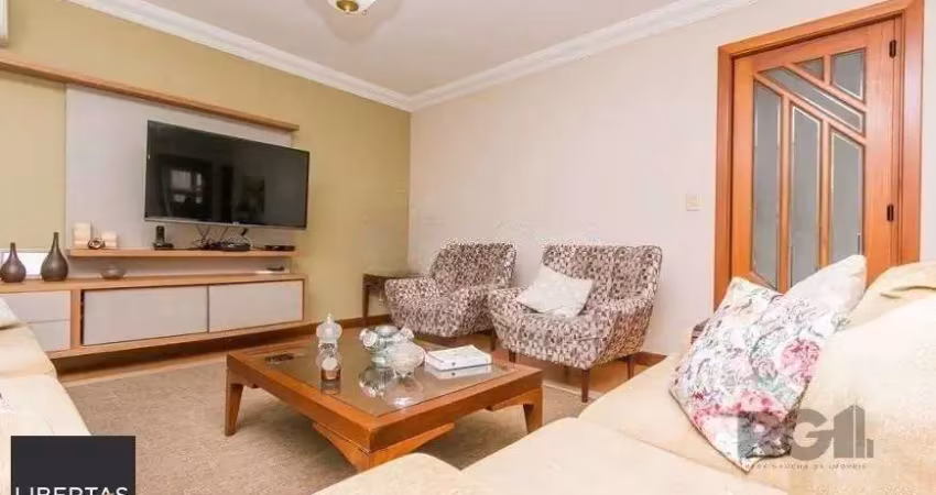 Casa de 380m² - 4 dormitórios, 2 suítes, 4 vagas no bairro bom jesus