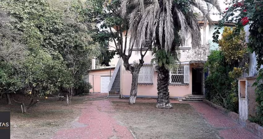 CASA EM 2 TERRENOS NO BAIRRO MEDIANEIRA