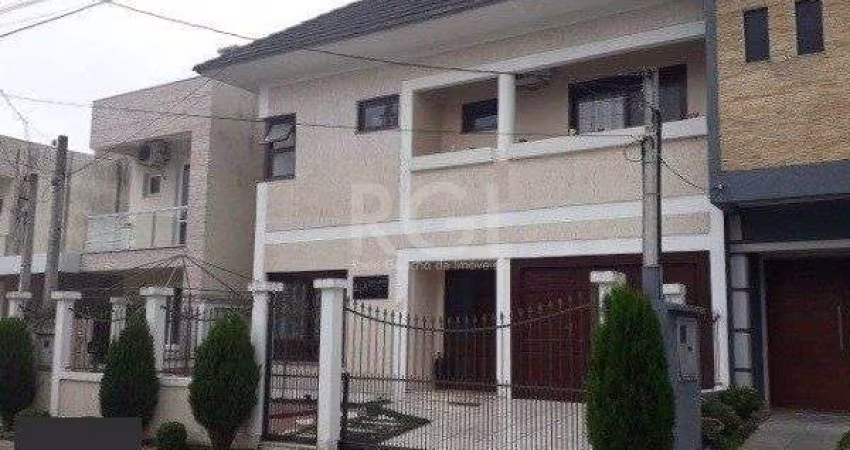 Casa para Venda - 272m², 3 dormitórios, sendo 1 suítes, 2 vagas - Hípica