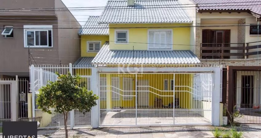 Uma suíte, estar íntimo, living 2 ambientes, lareira, lavabo, cozinha mobiliada,