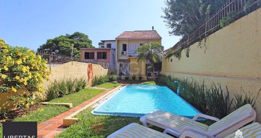 Casa para Venda - 240m², 5 dormitórios, sendo 1 suites, 3 vagas - Menino Deus