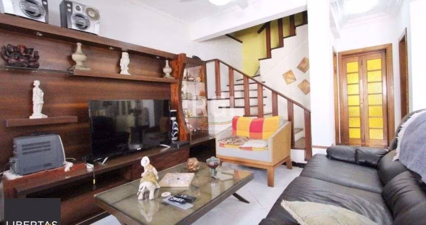 Casa para Venda - 259.5m², 4 dormitórios, sendo 1 suites, 3 vagas - Teresópolis