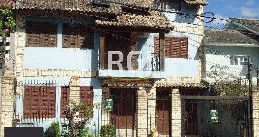 Casa à Venda – 320m², 3 Dormitórios (1 Suíte), 5 Vagas – Partenon