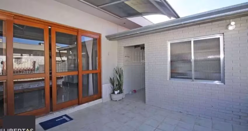 Cobertura semimobiliada com vista incrível e amplo espaço em localização privile