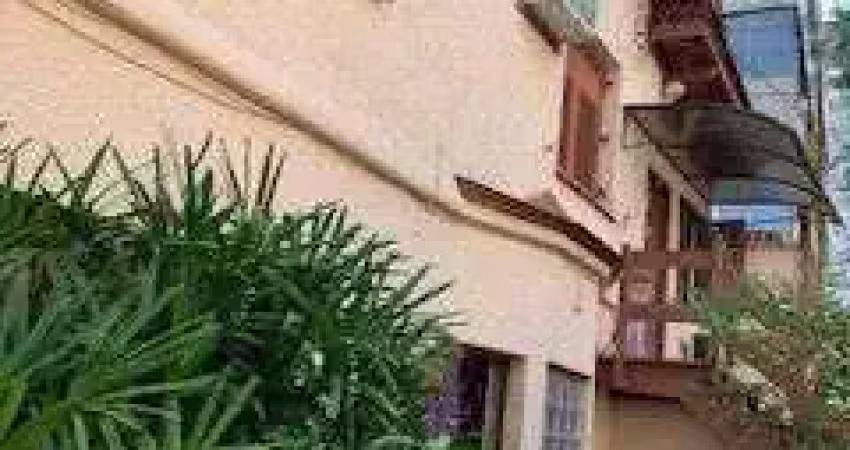 Casa com 11 quartos à venda na Rua Guararapes, 492, Petrópolis, Porto Alegre
