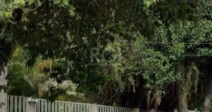 Casa com quatro (4) dormitórios,  duas (2) vagas de garagem, no bairro passo da