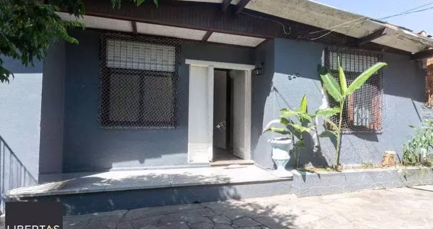 Casa com 3 dormitórios e 2 vagas no bairro parque dos maias