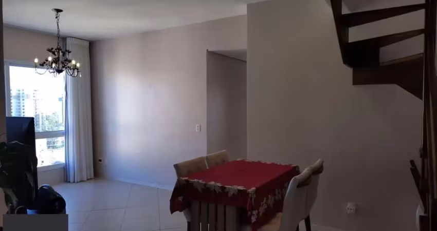 Cobertura de 3 dormitórios, 1 suíte, 2 vagas escrituradas e vista para o guaíba.