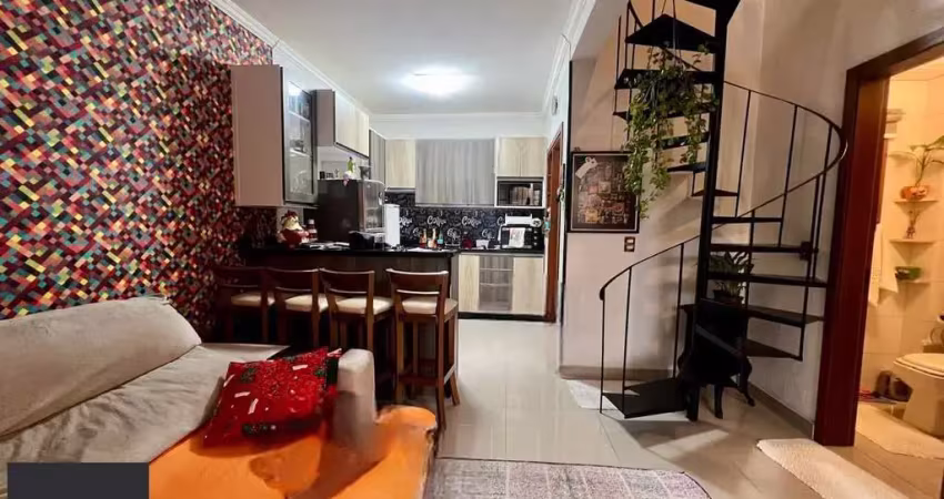 Casa em condomínio 2 dormitórios sem um com closet, vaga coberta, no bairro cel.