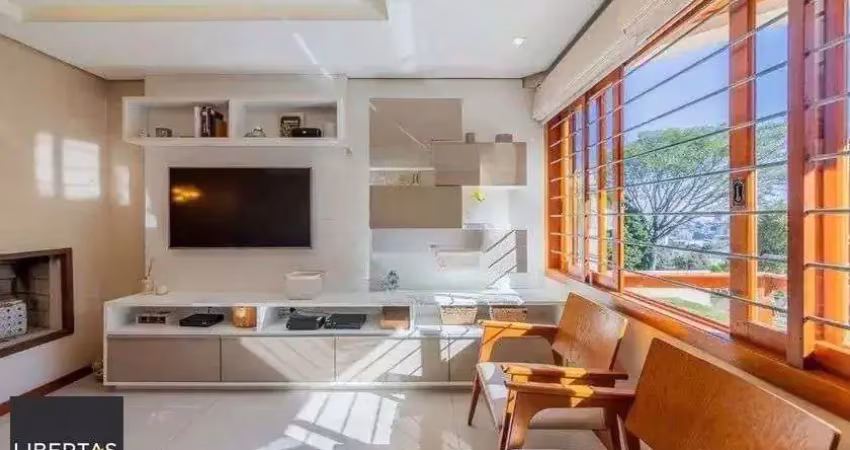 Casa em condominio, 3 domitórios, 1 suíte, lareira, churrasqueira e 2 vagas.