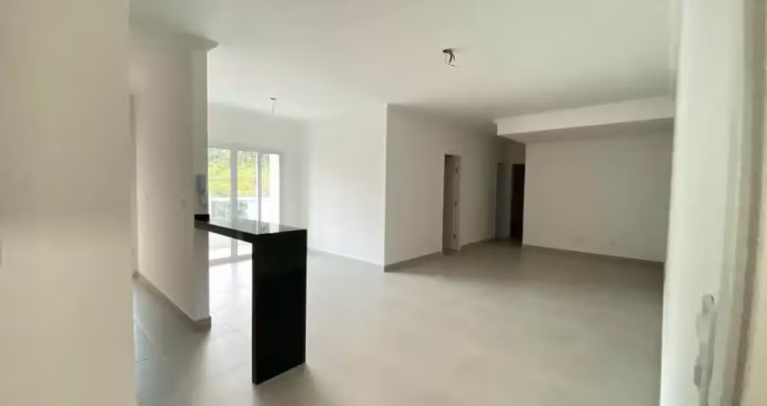 Apartamento novo com 3 dormitórios