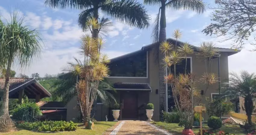 Casa com 600m2, piscina aquecida, pomar, serra dos cristais