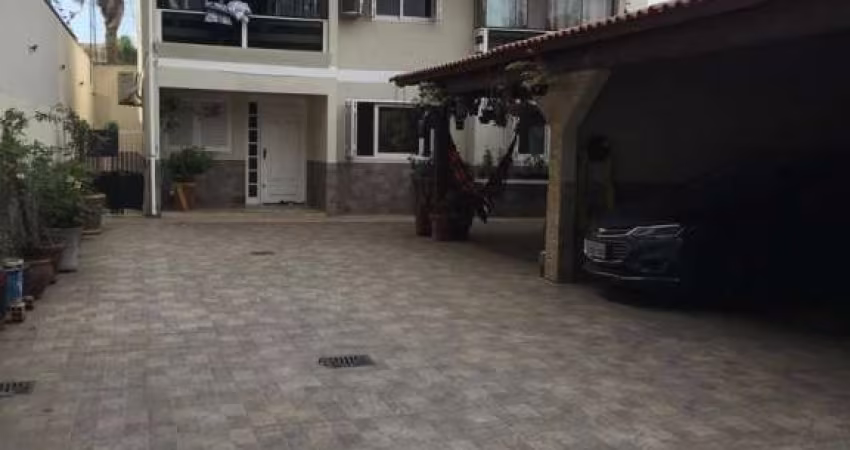 Sobrado , 3 Dormítórios com 190 m²  àrea Privativa  , Bairro Marechal - Canoas